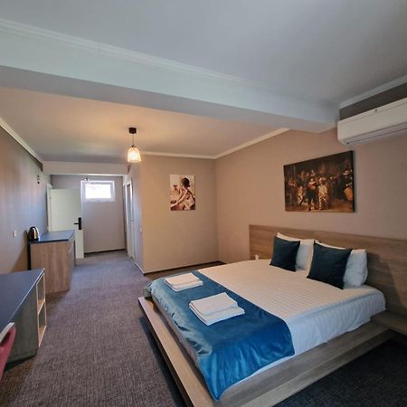 Albert Hotel Rosu ภายนอก รูปภาพ